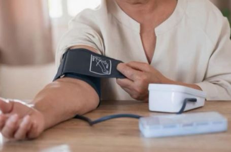 NIJE ISTO SA 30 I 60: Ovo je tabela normalnog krvnog pritiska za vaše godine