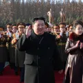 Sjeverna Koreja proizvela moderni bacač, Kim Jong-un nadgledao ispaljivanje raketa