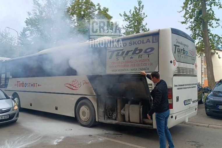 U Tuzli se zapalio autobus koji je prevozio mališane na ekskurziju