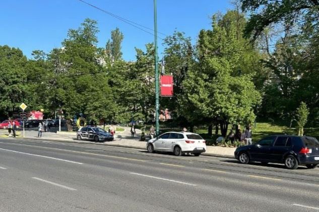 Sudar tramvaja i automobila u centru Sarajeva: Policija na terenu