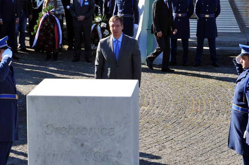 Brnabić: Vučiću je bio u “toj” Srebrenici i položio cvijet