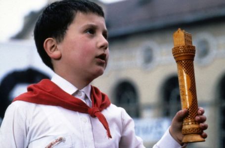 NIKAD NEĆETE POGODITI: Evo kako danas izgleda i čim se bavi dječak iz filma “Otac na službenom putu”