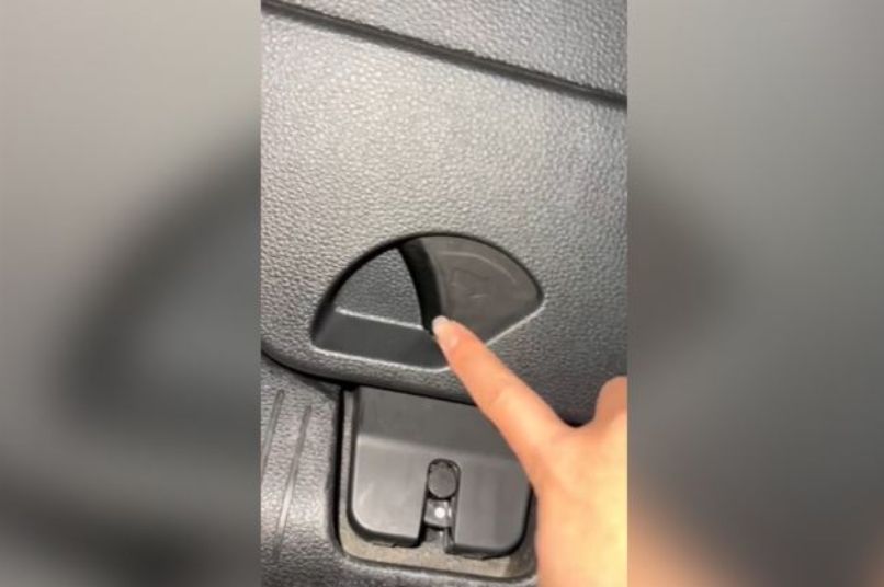 DA LI STE ZNALI ZA OVU FUNKCIJU?: Ovo dugme u automobilu vam može spasiti život