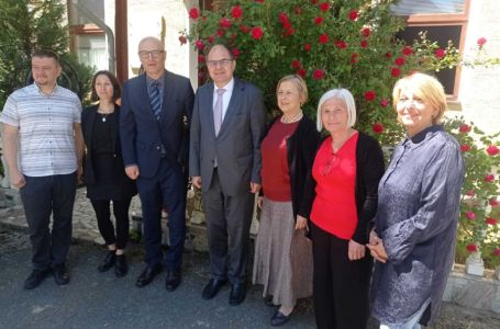 Visoki predstavnik Christian Schmidt u Kozarcu: Razgovarao s Durakovićem i povratnicima u RS