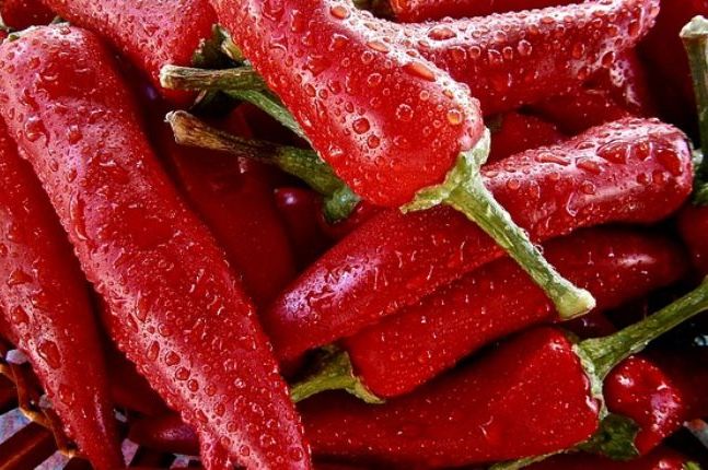 Ne bacajte peteljke od paprika, evo za šta su korisne