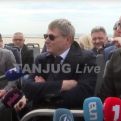 Vučiću i Dodiku se zaglavio autobus u blatu: Šta ćeš, teški smo, ja po kilaži, a on kao čovjek