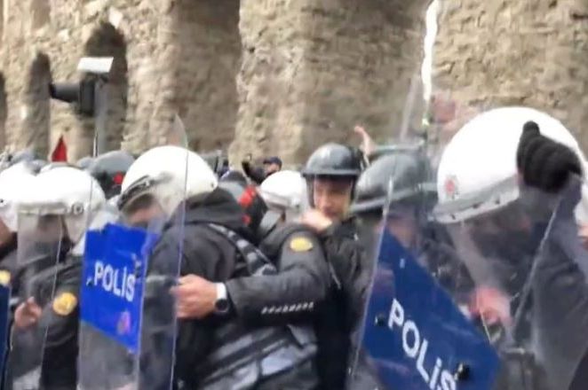 Haos u Istanbulu: Građani se potukli sa policajcima na prvomajskom protestu