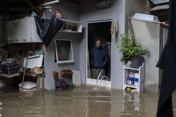 Velike poplave u Brazilu, voda došla do krovova kuća