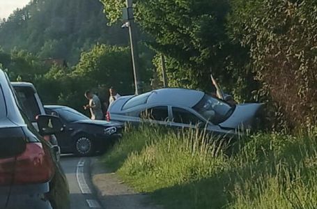 Saobraćajna nesreća kod Banjaluke, automobil završio u kanalu