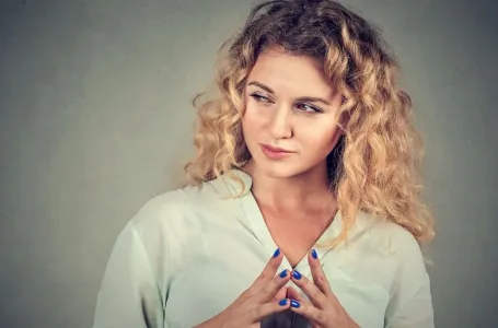 Kako prepoznati osobu koja vam ZAVIDI I ŽELI ZLO: Jedan signal je OČIGLEDNIJI nego što mislite