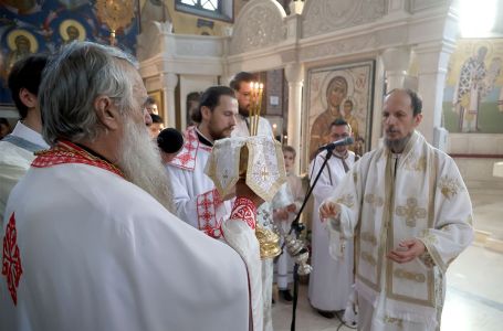 Poruka episkopa Dimitrije s vaskršnje liturgije: Radite na svom srcu