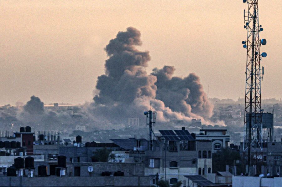 Izrael zračno napada Rafah dok poziva na evakuaciju iz tog područja