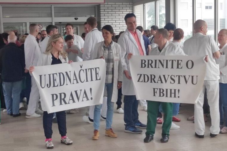 Doktori polusatnim štrajkom u Mostaru poručili: Ujednačite prava, pokažite da vam je stalo!