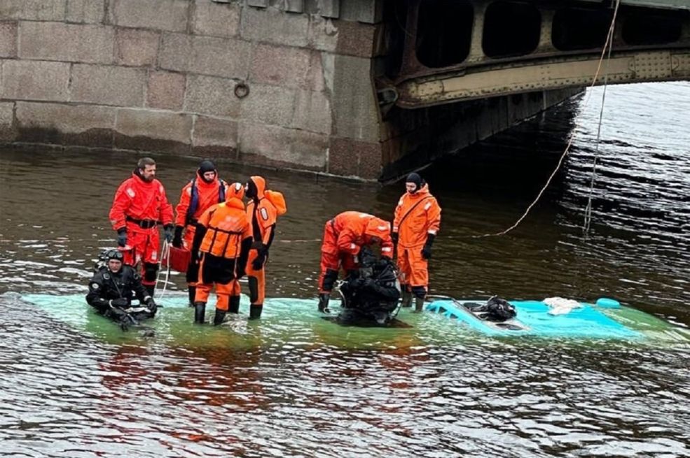 Autobus sa putnicima sletio u rijeku Mojku, ima poginulih (VIDEO)