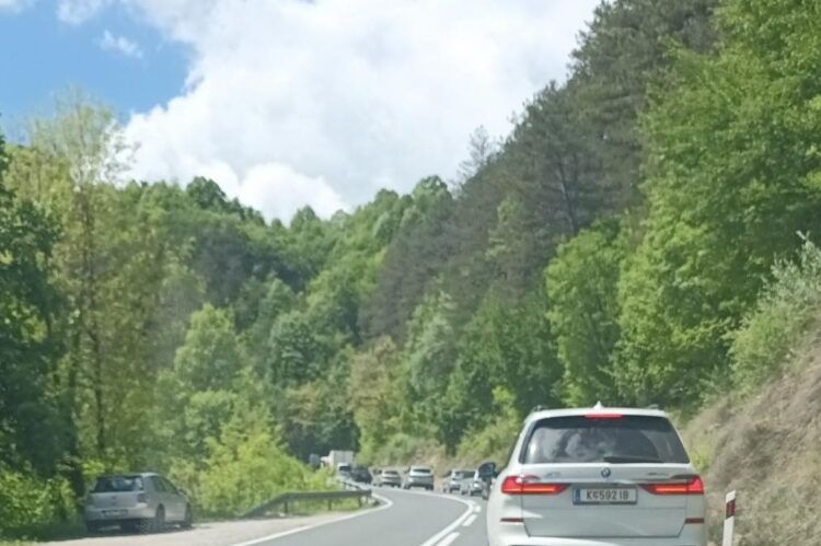 Saobraćajna nesreća na putu Bihać-Cazin: Poginuo motociklista