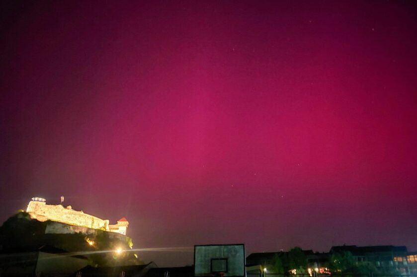 AURORA BOREALIS SINOĆ NA NEBU IZNAD BiH: Pogledajte predivne fotografije (FOTO)