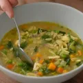 Za ukusniju pileću supu dodajte ova dva sastojka: Podići će joj okus i učiniti je još zdravijom