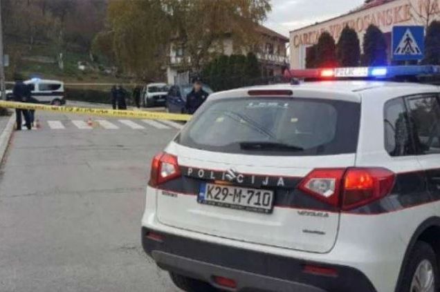 Policijska potjera u BiH: Audi završio u kanalu, jedna osoba pobjegla