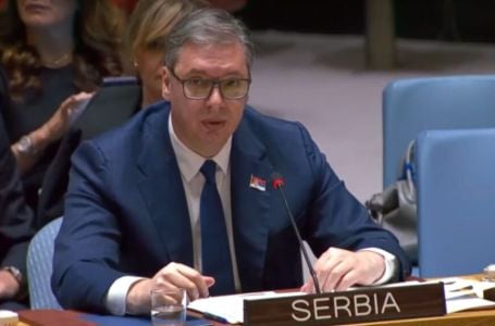 Vučić tvrdi da će UAE i Bahrein biti protiv rezolucije o Srebrenici, no činjenice mu ne idu u prilog