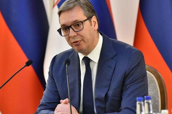 Društvenim mrežama se širi fotografija Vučića i njegove savjetnice: Najbolji opis ovog režima ikad
