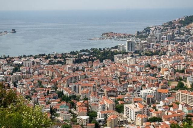 Zbog nedostatka visokoplatežnih gostiju zatraženo uvođenje privremenog viznog režima u Crnoj Gori
