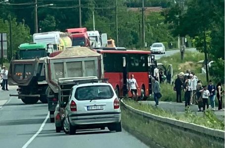 Teška nesreća u Srbiji: U sudaru autobusa i kamiona povrijeđeno 17 ljudi, jedna osoba stradala