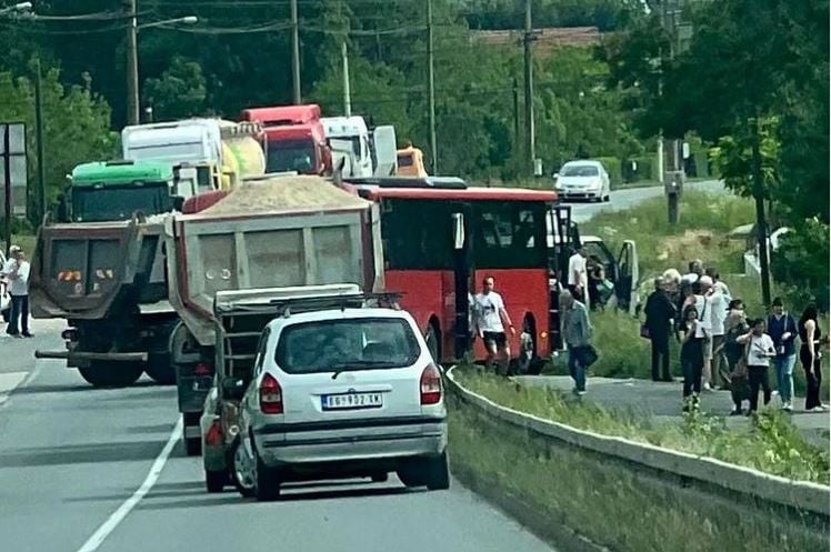 Teška nesreća u Srbiji: U sudaru autobusa i kamiona povrijeđeno 17 ljudi, jedna osoba stradala