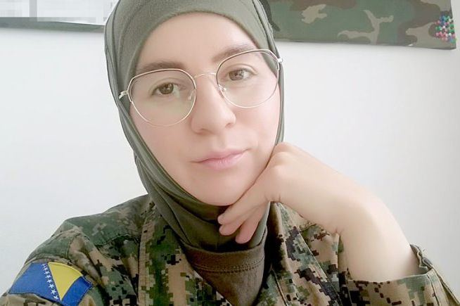 Pripadnica Oružanih snaga BiH zbog hidžaba mora napustiti posao: Oglasila se na Facebooku
