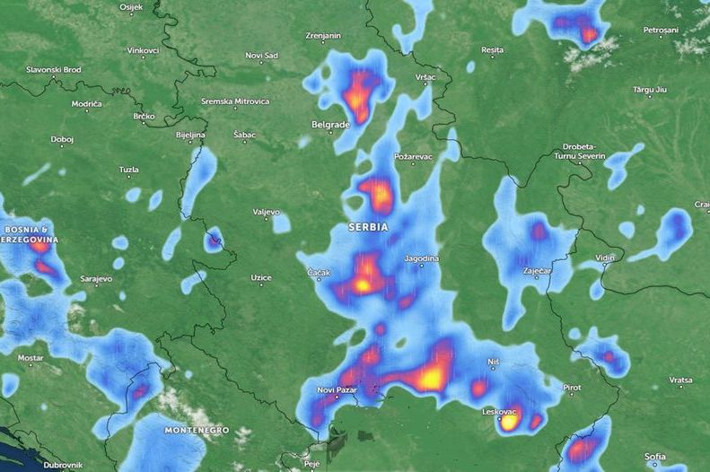 Grmljavinske oluje trenutno tutnje Srbijom! U ovom gradu je HAOS