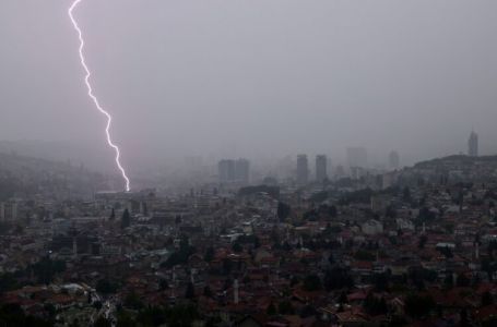 Meteorolozi u BiH izdali novi stepen upozorenja: U ove dijelove stižu pljuskovi, grad i grmljavina