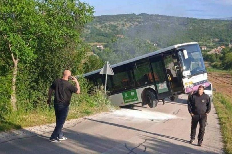 HOROR U HRVATSKOJ: Školski autobus se zapalio, učenici izletjeli, a vozilo krenulo unatrag