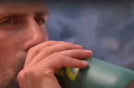 Đoković se trese kao prut dok pije vodu, scena frapirala sve na stadionu (VIDEO)