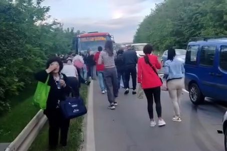 Objavljen identitet vozača koji se zabio u autobus i poginuo: “Juče ocu davao pomen, jutros je on.."