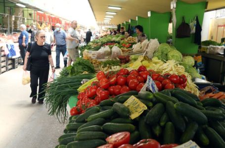 Ovakvo povrće izbjegavajte jesti: Trik kako da odmah prepoznate da je paradajz i krastavac "prskan"