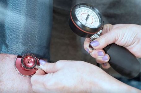 NIJE SAMO SO PROBLEM! Ovo su 5 iznenađujućih stvari koje uzrokuju visok pritisak