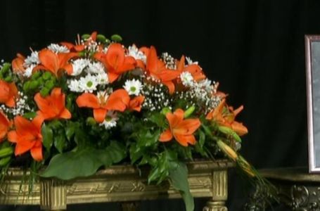 Komemoracija Harisu Burini prekinuta, pozvana hitna pomoć: “Dragi moj…”