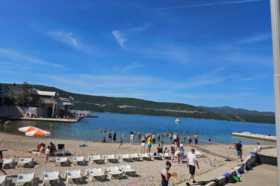 Brojni turisti za vikend stigli u Neum: Evo kako se kreću cijene hrane i pića