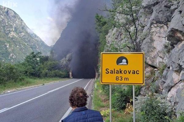 U tunelu na putu Jablanica - Mostar zapalio se kamion, saobraćaj potpuno obustavljen