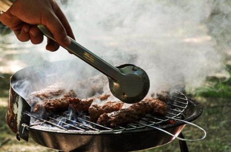 Kuhar otkrio najveću grešku kod roštiljanja: Ovaj alat uništava meso