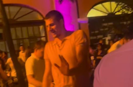 POGLEDAJTE ŠTA JOKIĆ RADI U KAFANI U SRBIJI: Snimljen kako pleše uz ovu pjesmu (VIDEO)