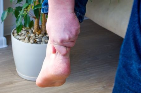 3 ZNAKA VISOKOG HOLESTEROLA: Odmah pogledajte vaše ruke i noge