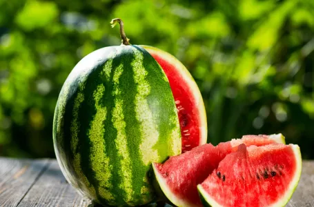 ZABORAVITE NA KUCANJE: Ovo su 3 sigurna NAČINA da izaberete NAJSLAĐU LUBENICU