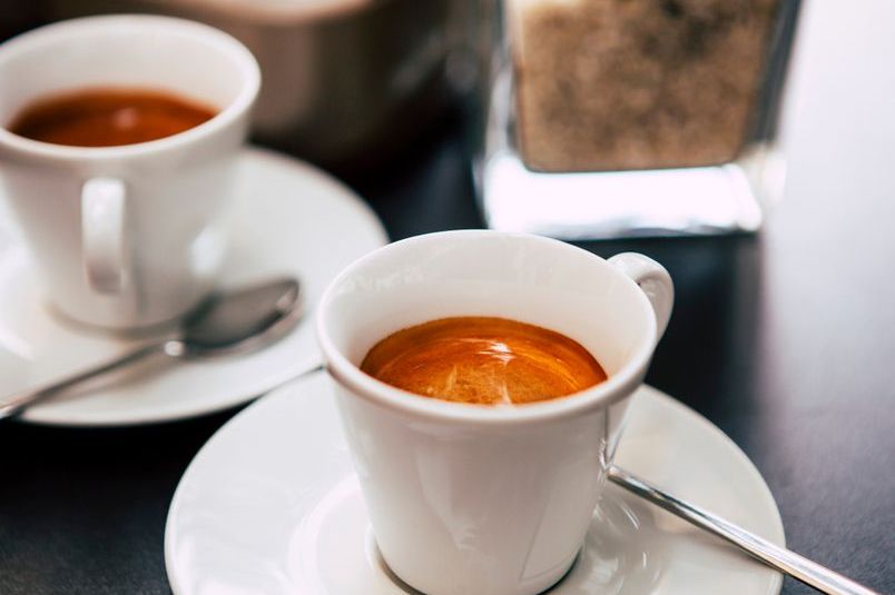 Dodajte kakao u kafu i izbjegnite nadimanje i bol u želucu