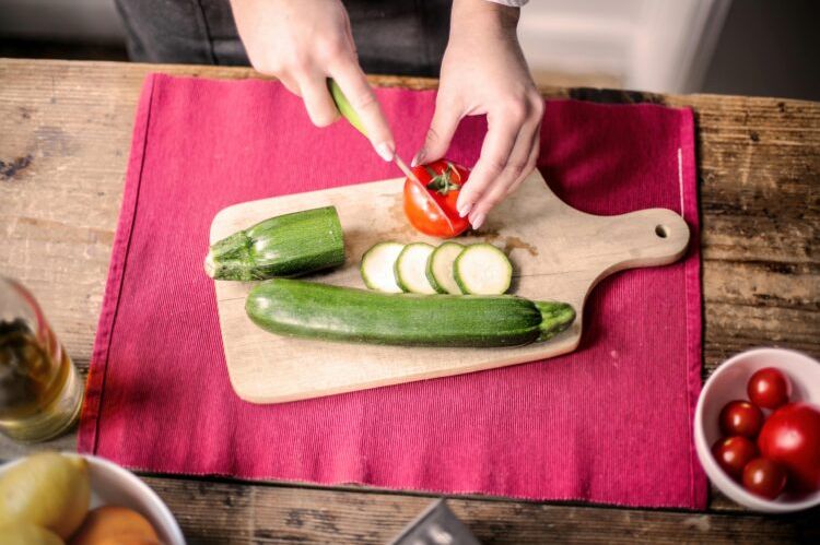 Stavljate li paradajz i krastavac zajedno u salatu: Evo kako to djeluje na vaš organizam
