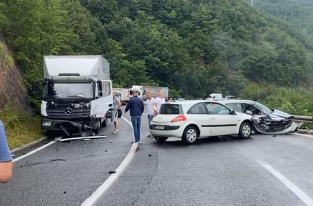 Teška saobraćajna nesreća na Bradini: Saobraćaj potpuno obustavljen