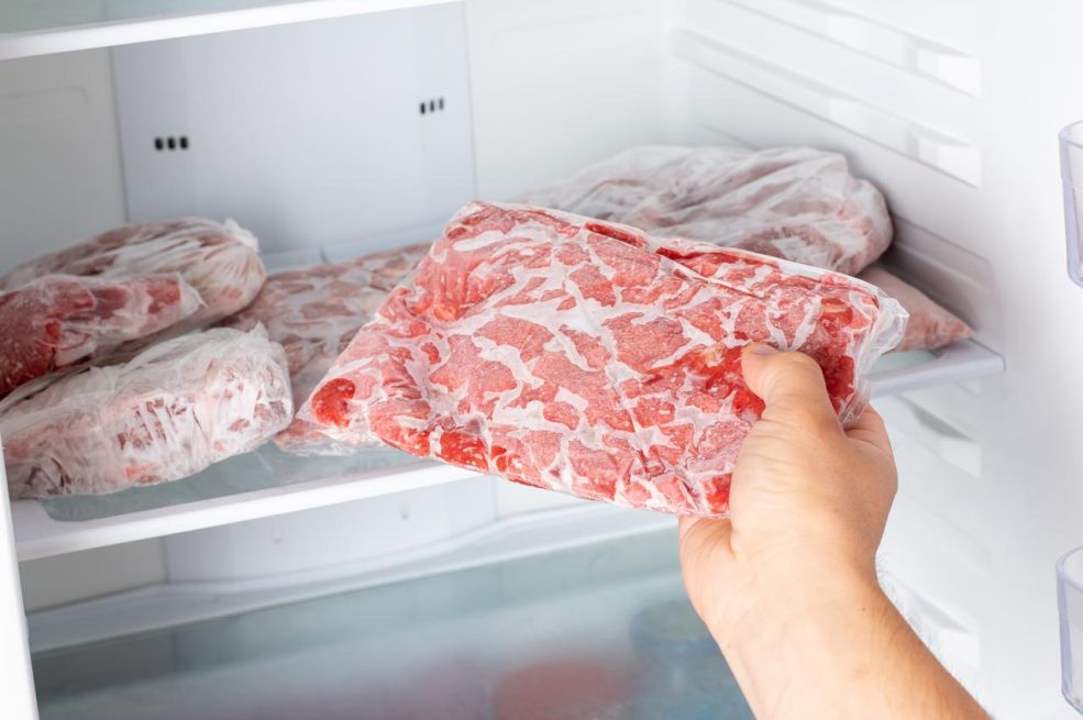 Ovako odmrznite meso za 5 MINUTA: Da smo bar ranije znali ovaj trik!