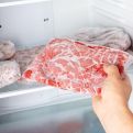 Ovako odmrznite meso za 5 MINUTA: Da smo bar ranije znali ovaj trik!