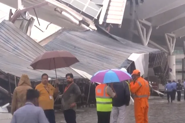 Urušio se krov na aerodromu u Delhiju: Jedna osoba mrtva, letovi otkazani