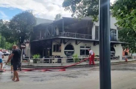 Slučaj iz BiH: Usred dana ušao u kafić, posuo ga benzinom i zapalio