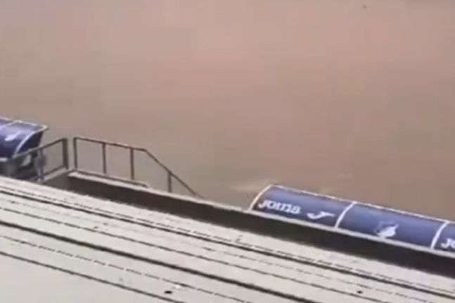 HAOS U NJEMAČKOJ: Evo kako izgleda stadion poslije strašne oluje – potopljen je potpuno (VIDEO)